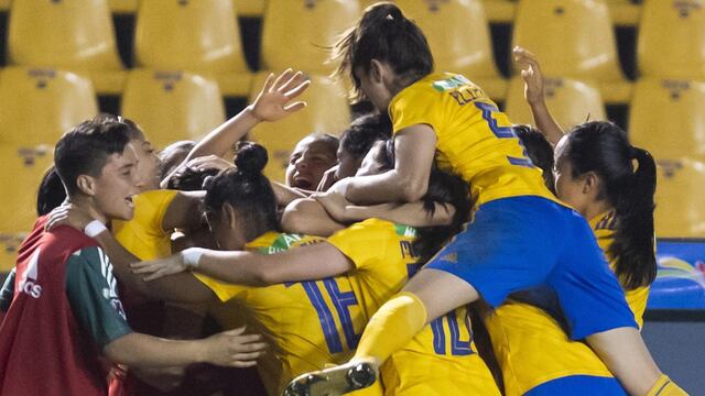 Así festejaron las Tigresas su agónico triunfo.