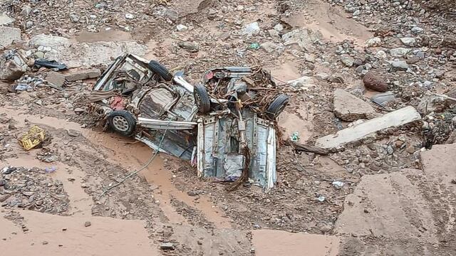 Lluvias en Tlapa de Comonfort deja un muerto; desbordamientos arrastran autos