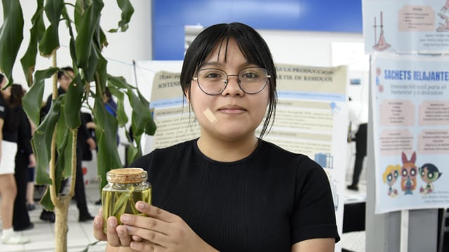 Estudiante de la BUAP propone crear fibras textiles con residuos de agave.