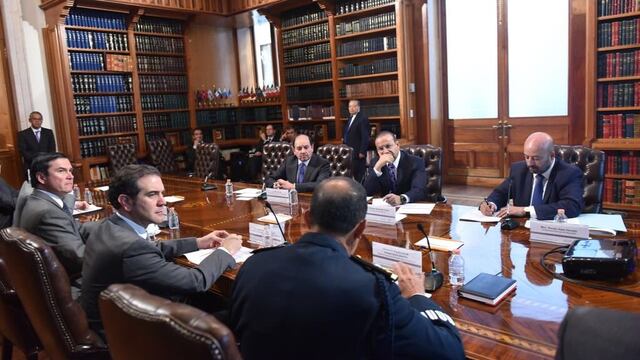 Alfonso Navarrete Prida en reunión con Lorenzo Córdova