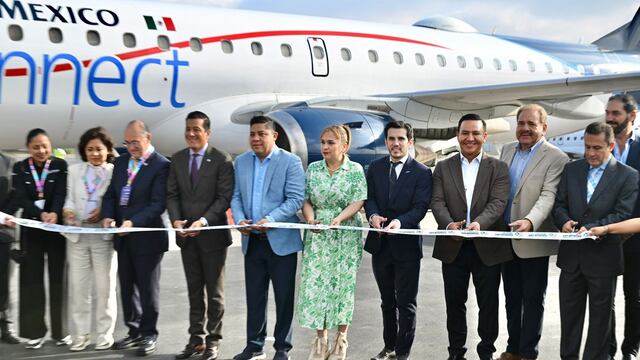 Ricardo Gallardo inaugura nueva ruta aérea