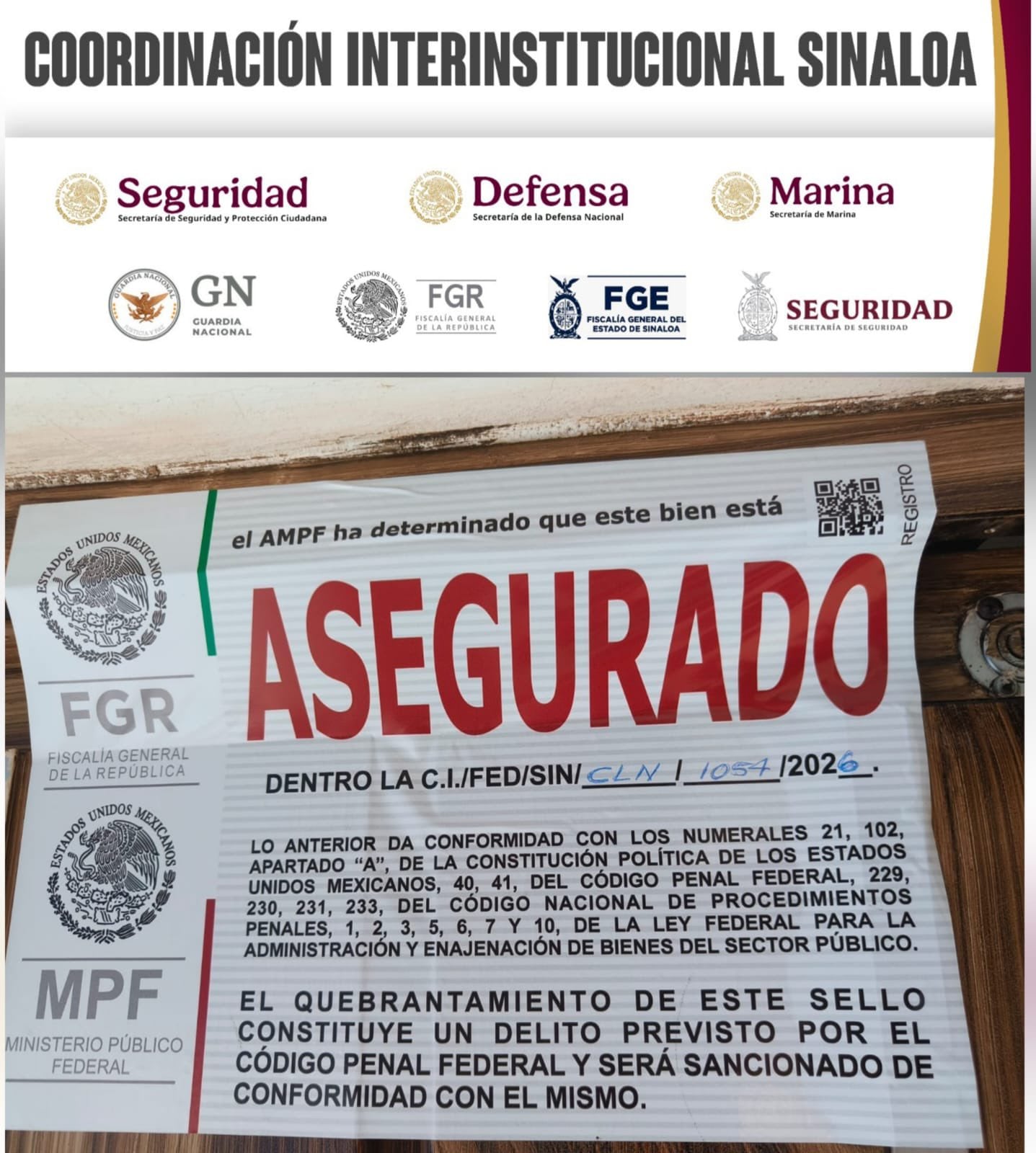 Sinaloa informa decomiso de armas y equipo de seguridad tras inspección de una camioneta blindada.
