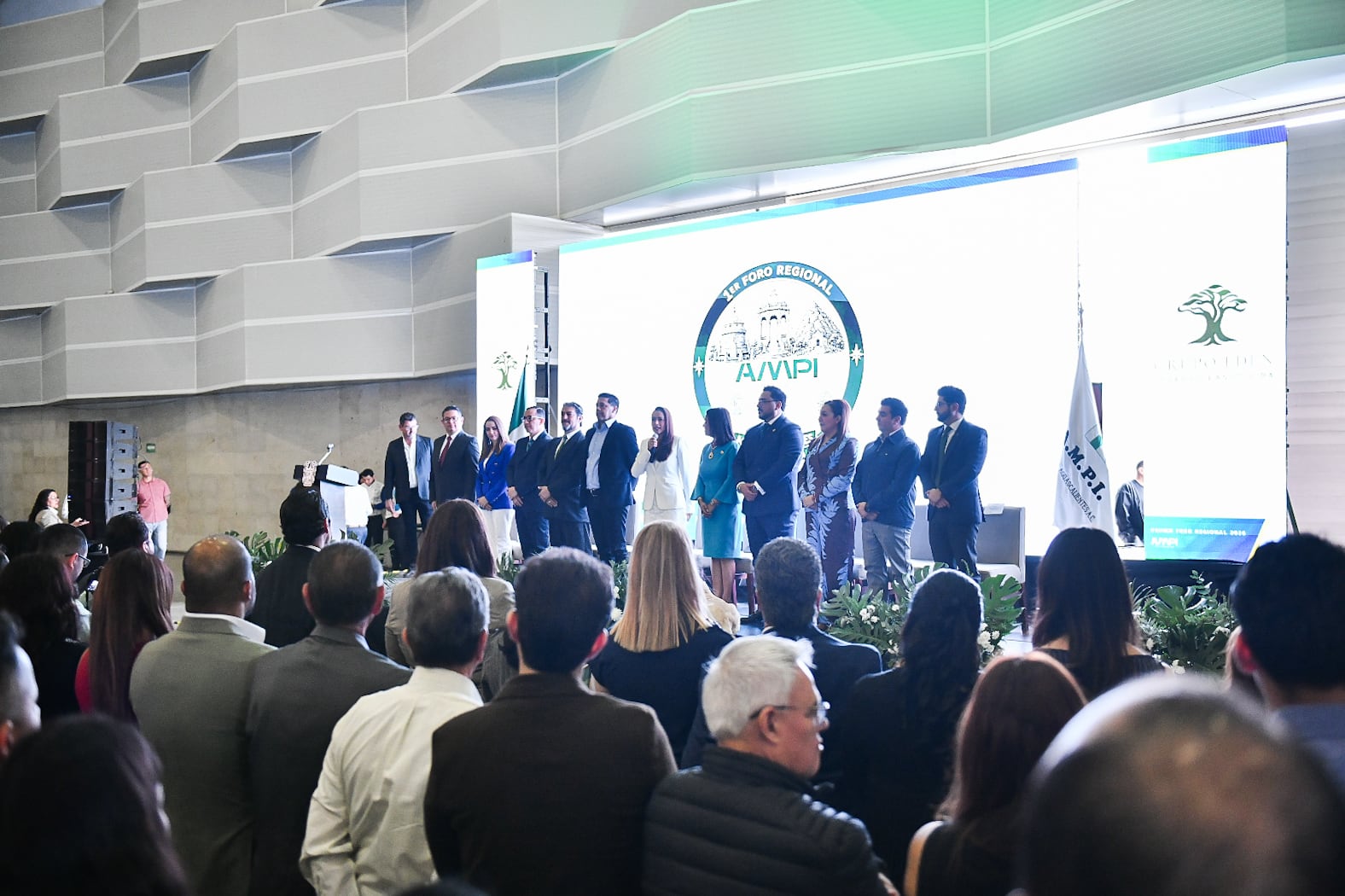 Tere Jiménez inaugura el Primer Foro Regional Inmobiliario 2026