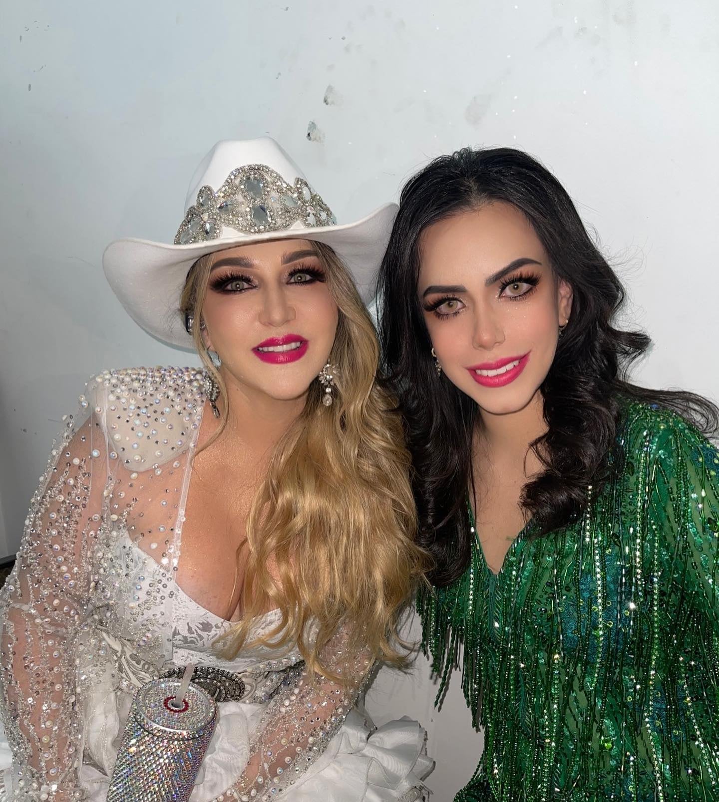 Alicia Villareal e Yrma Lydya.