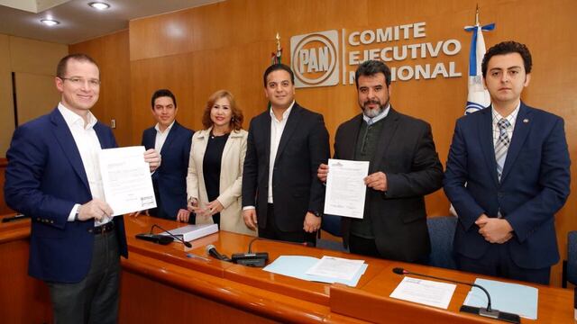 Anaya se registra como precandidato del Frente