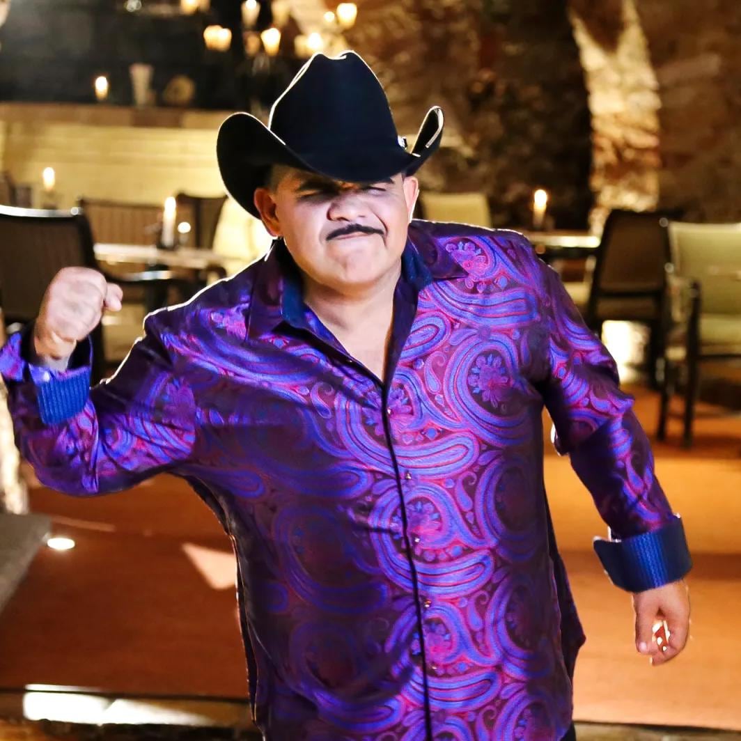 Chuy Lizárraga le canta a los agricultores en apoyo a sus manifestaciones