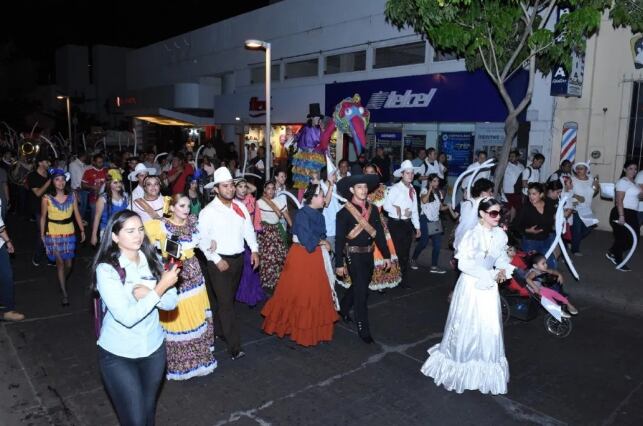 Callejoneada por la paz.