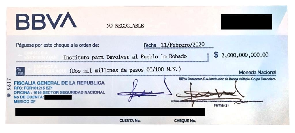 Cheque entregado por la FGR al gobierno federal