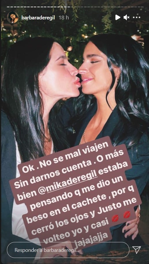 Barbara de Regil a punto de besar a su hermana