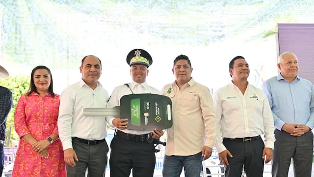 Ricardo Gallardo entrega equipamiento nuevo a la Policía Municipal de Matehuala