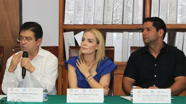 Arturo Salgado Urióstegui, secretario de Educación Guerrero, así como la titular de la Secretaría de la Mujer, Maira Martínez Pineda encabezaron el evento de da inicio a la primera etapa del programa.