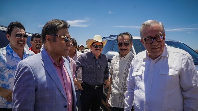 Rubén Rocha visitó la tierra natal de Los Tigres del Norte