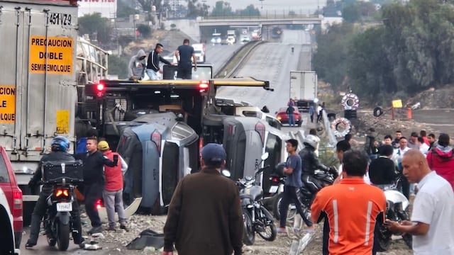 Choque múltiple que paraliza la autopista México-Querétaro