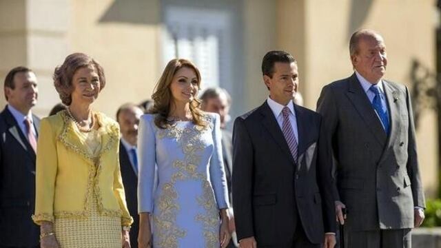 os reyes de España dieron la bienvenida al presidente de México, Enrique Peña Nieto, y su esposa, Angélica Rivera de Peña. Foto/@REFORMACOM