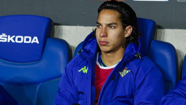 Lainez en un partido con el Betis