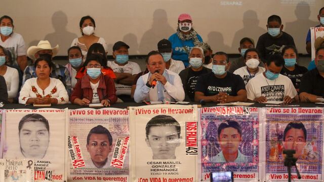 Padres y madres de los 43 normalistas desaparecidos de Ayotzinapa