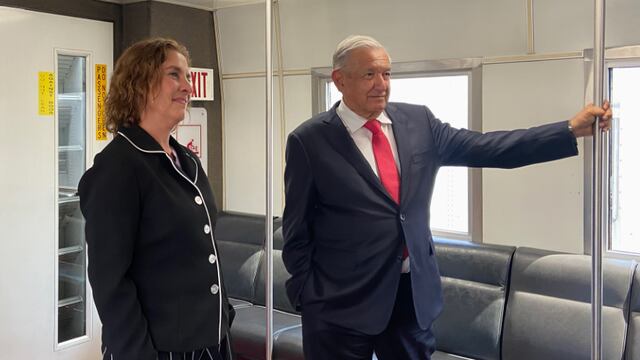 AMLO y Beatriz Müller en su alojamiento en Washington