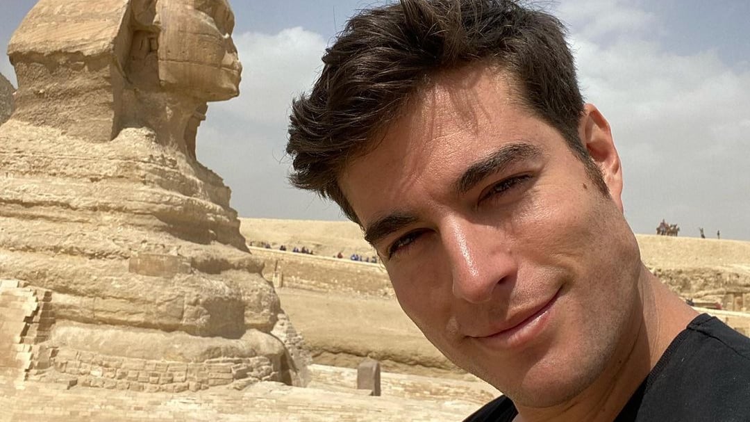 Danilo Carrera tiene de novia a “alguien de la realeza” y ya hasta a sus suegros se ganó