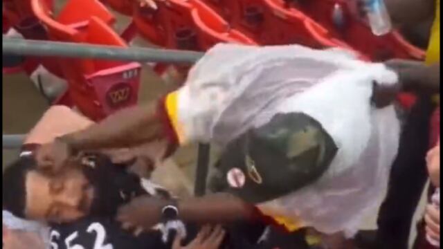 Pelea de aficionados en la NFL