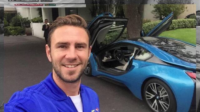 Critican a Miguel Layún por escuchar reggaetón ¡mientras conduce un BMW!
