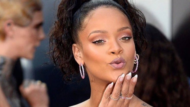El nuevo corte de Rihanna que demuestra es bella con cualquier estilo (FOTOS)