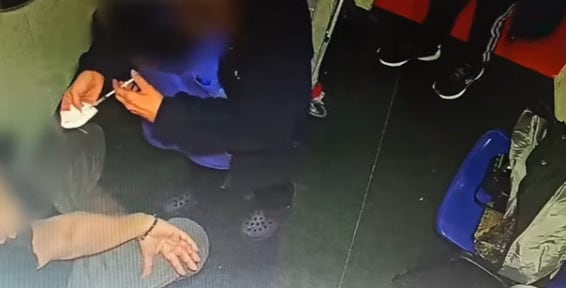 Enfermera italiana finge aplicar vacuna contra Covid-19