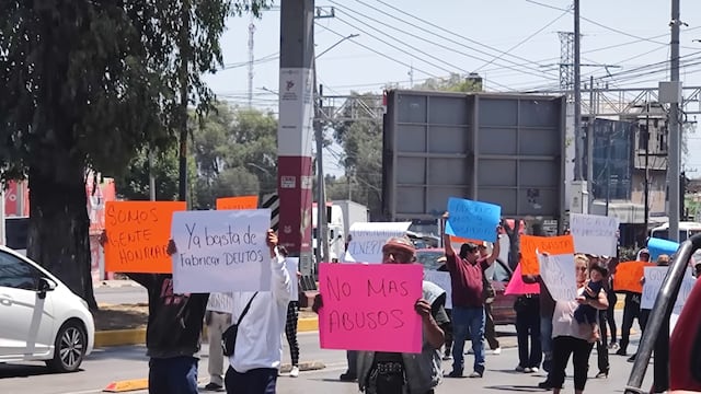 El predio clausurado en La Monera es señalado como foco de infección y opera cerca de viviendas.