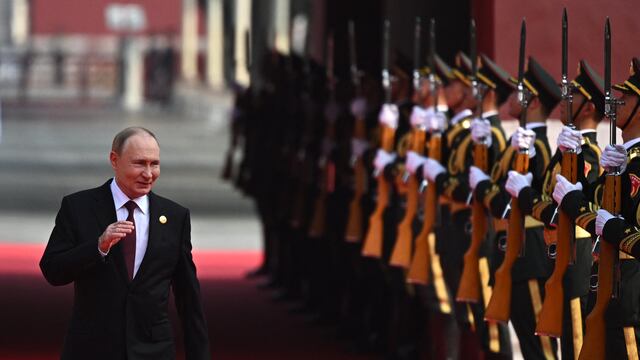 China muestra fuerza con desfile militar frente a Vladimir Putin