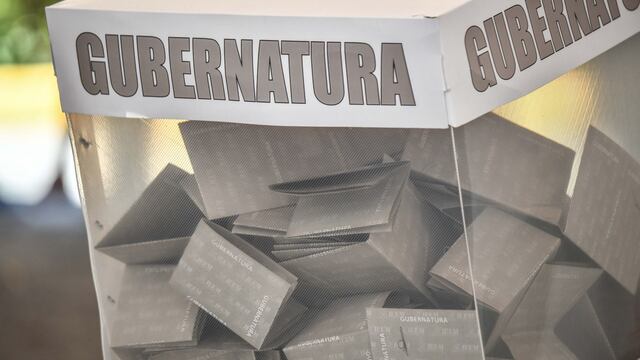 Habitantes realizan su voto para la gubernatura del Estado de México