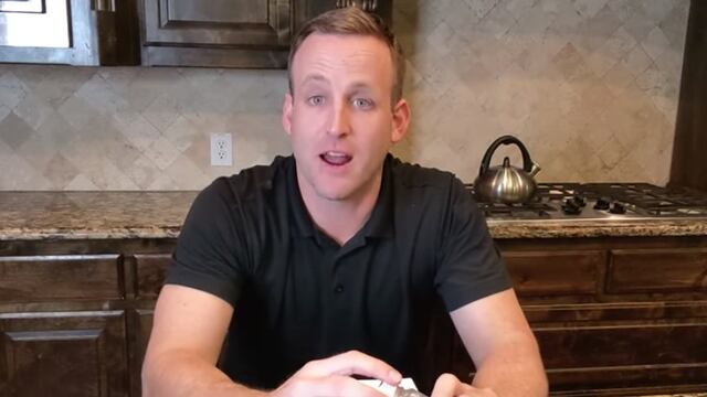 Mitch Felderhoff, el hombre que se alimentó de comida para perro.