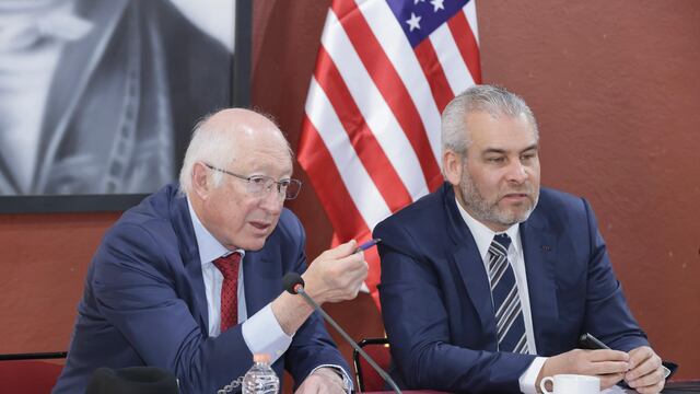 Ken Salazar niega que exista investigación de Estados Unidos contra AMLO