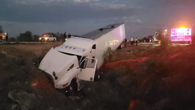 ¿Qué pasó en la carretera México 15 en Sonora? Tráiler con migrantes choca en los límites con Sinaloa y hay 3 muertos
