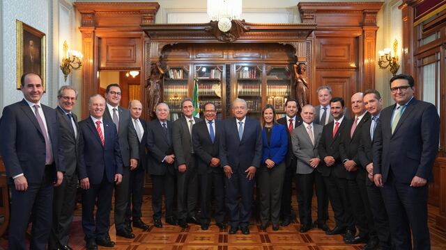 AMLO ofrece comida para Carlos Salazar