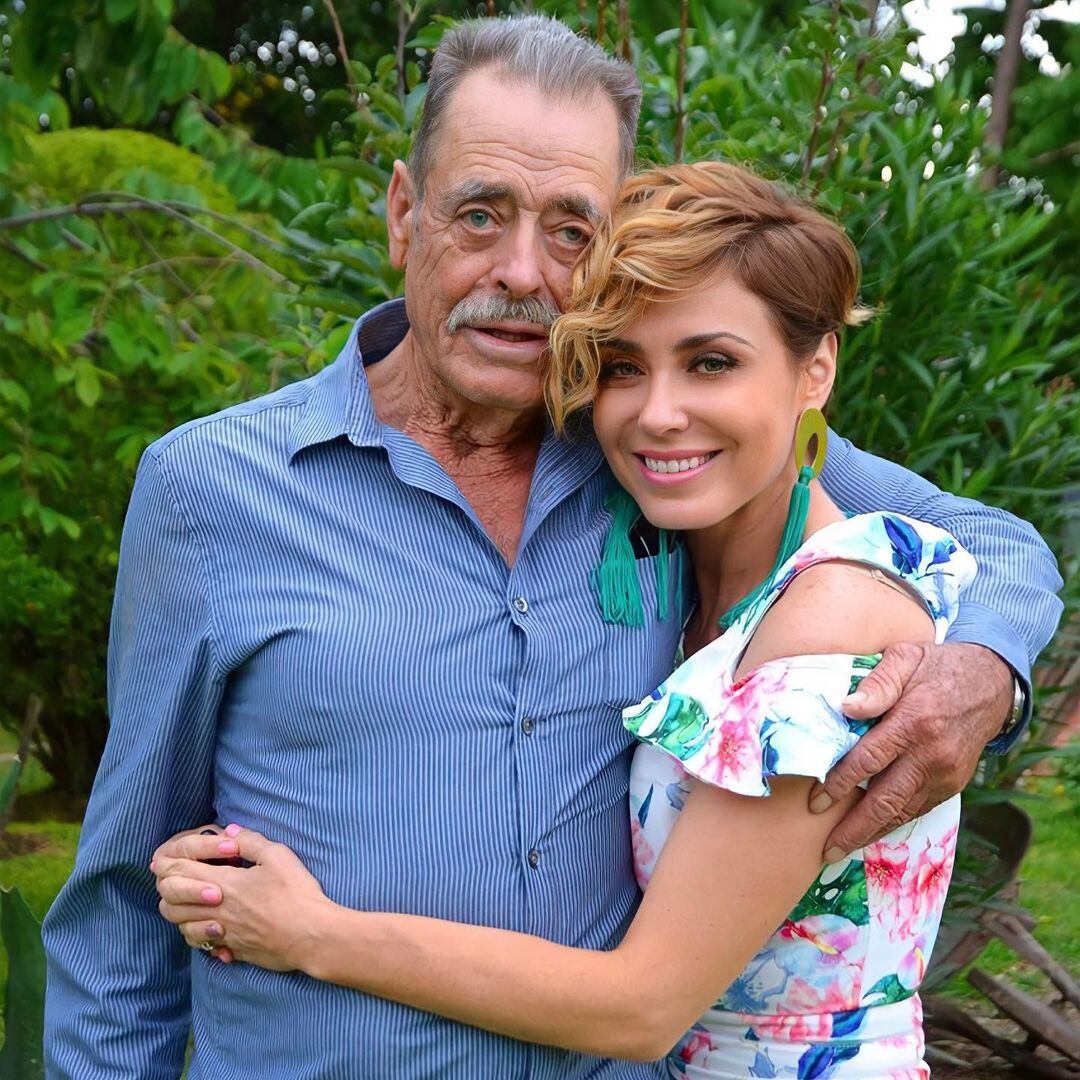 Carmen Muñoz junto a su papá
