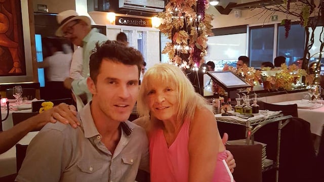 Leonardo García con su mamá Sandra Vale.