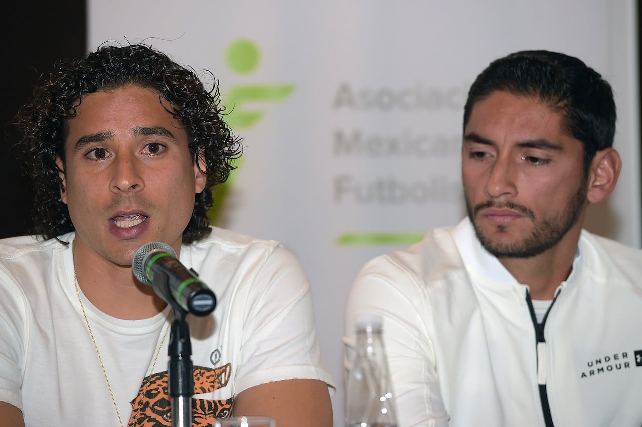 Guillermo Ochoa y Jesus Corona