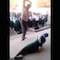 VIDEO: Azota a sus alumnos frente a toda la escuela por no asistir a clases