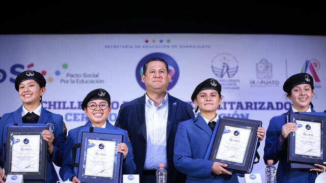 Graduación de cadetes del Bachillerato Bivalente Militarizado