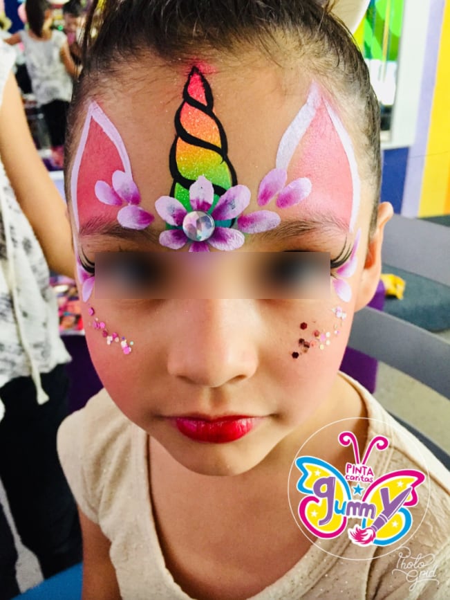 Maquillaje infantil de princesa de unicornio