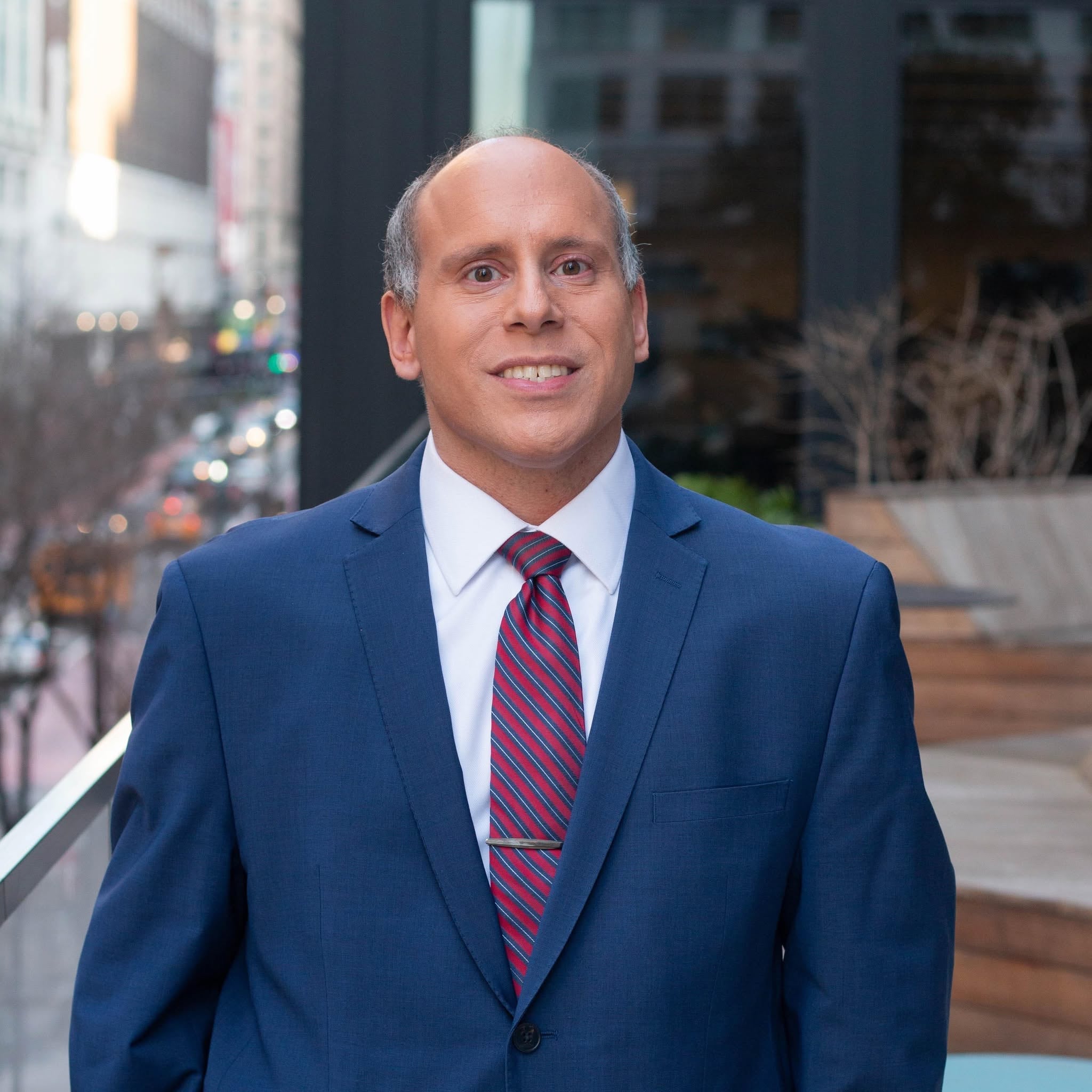 Trump veta a Andrew Feinberg, periodista de The Independent, del Air Force One