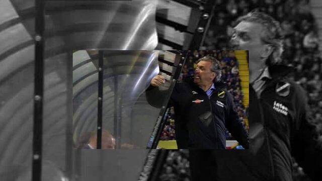 VIDEO: Entrenador de Holanda rompe la banca tras recibir un gol