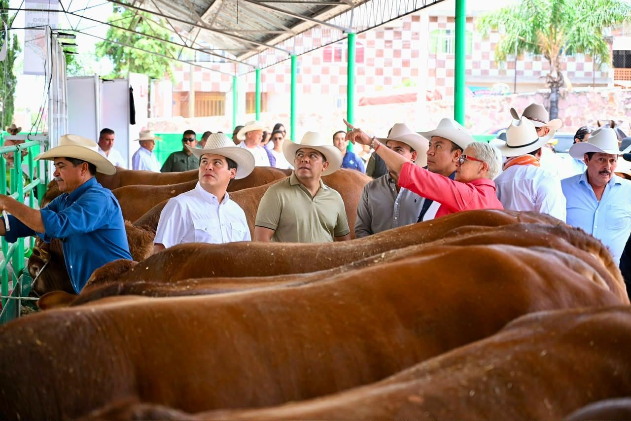 San Luis Potosí entrega tractores y apoyos al campo por más de 26 mdp