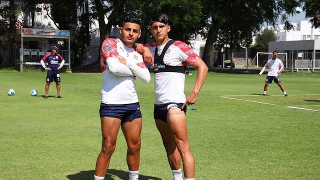 Vega y Pulido en un entrenamiento de Chivas