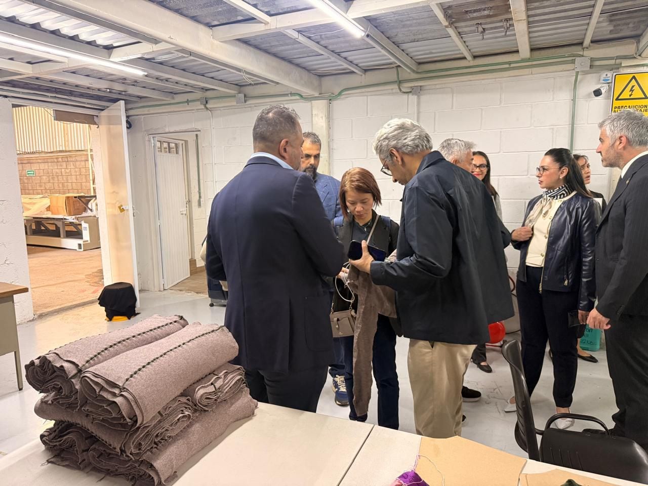 Libia Dennise impulsa la industria textil en Uriangato.