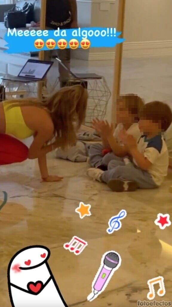 Anahí lleva a sus hijos al ensayo de RBD