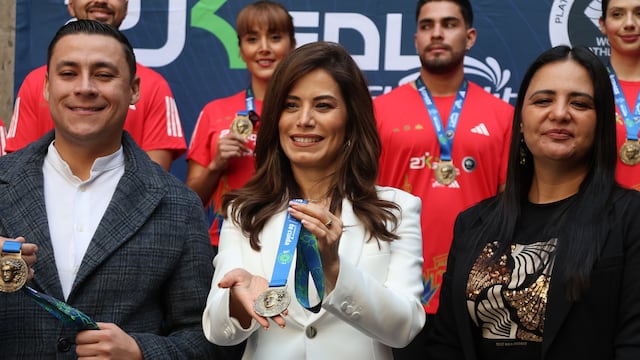 Verónica Delgadillo presenta playera y medalla conmemorativa del 21K Guadalajara Electrolit