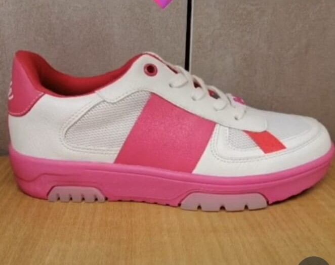 Tenis de Barbie en Liverpool