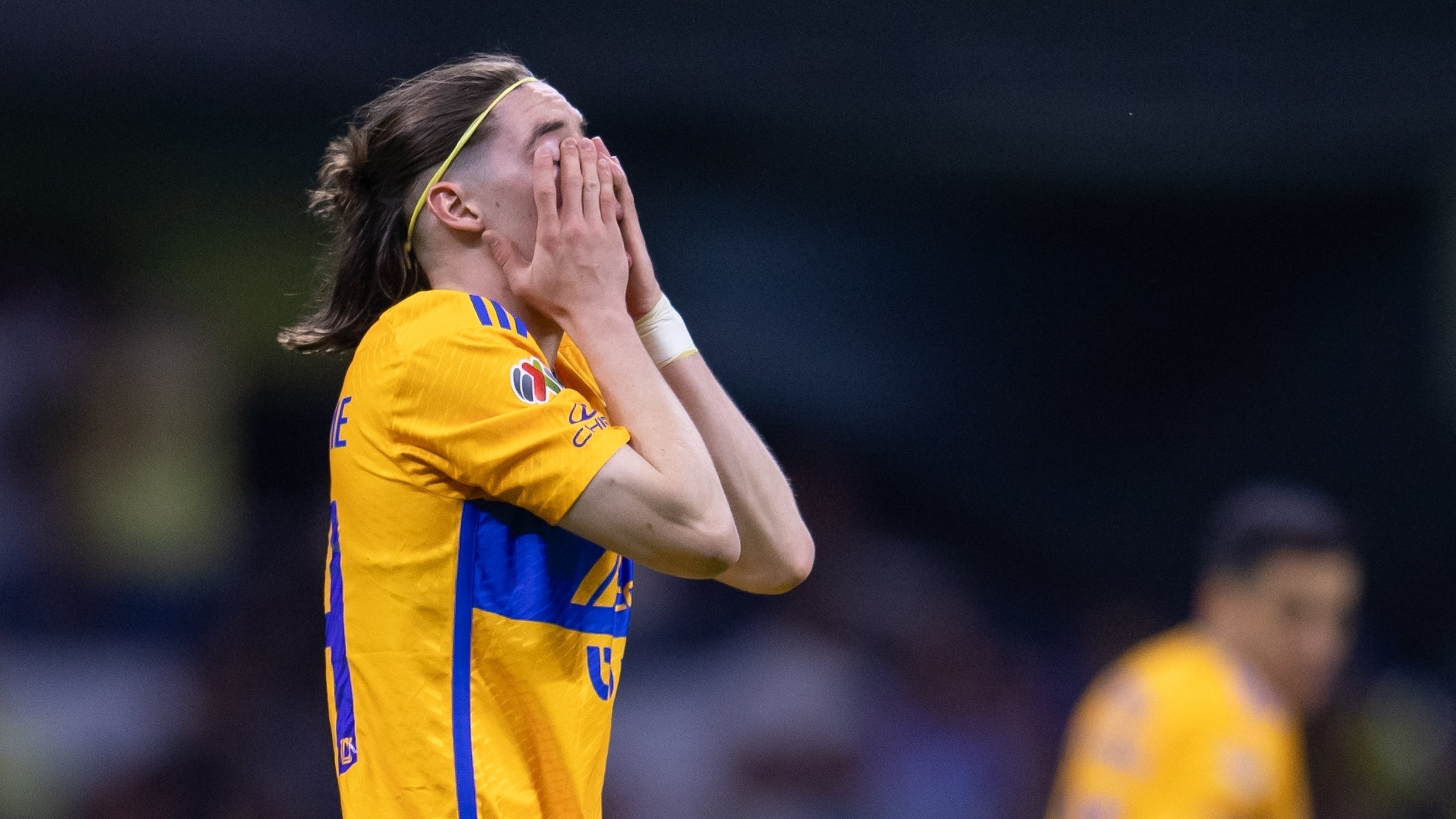 Marcelo Flores se lamenta tras error en el Tigres vs América