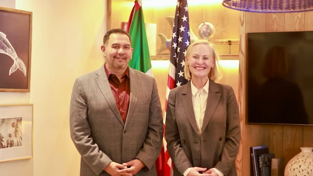 Cruz Pérez Cuéllar se reúne con Katherine Beamer