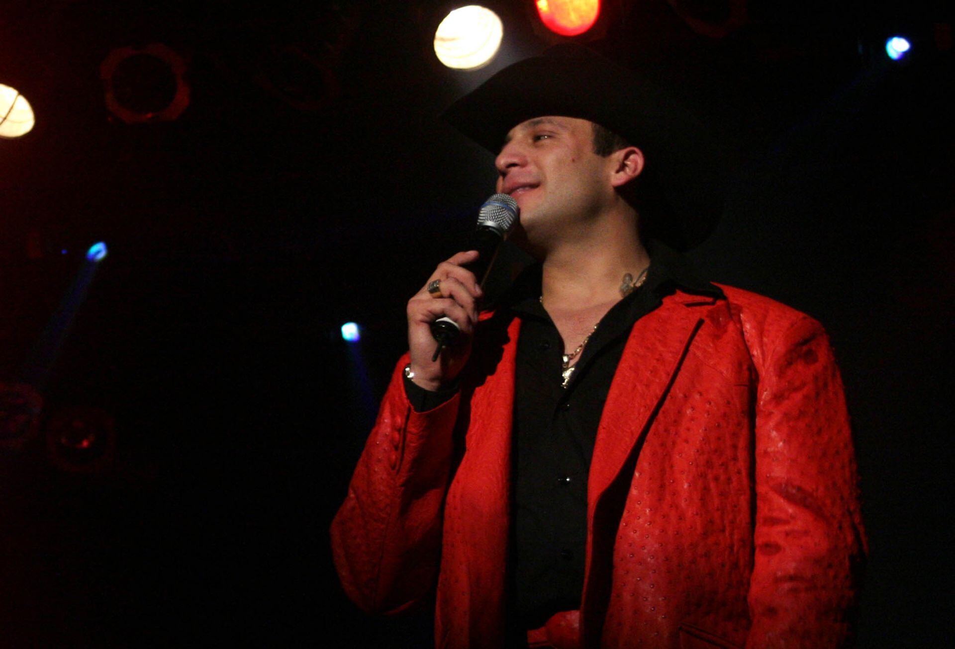 Valentín Elizalde, cantante.